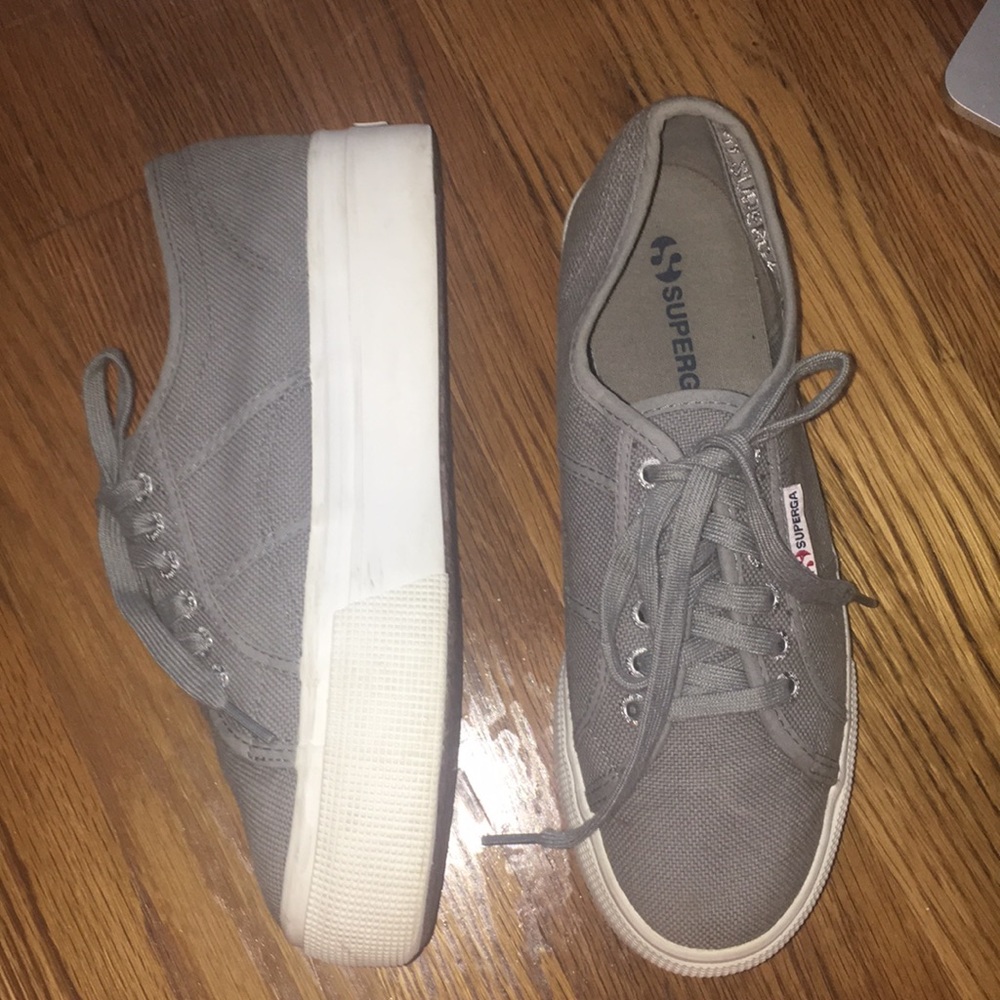 Grey supergas!